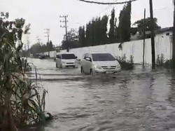 Jalan Sumput Gresik Masih Banjir Meski Telah Diperbaiki Tahun Lalu