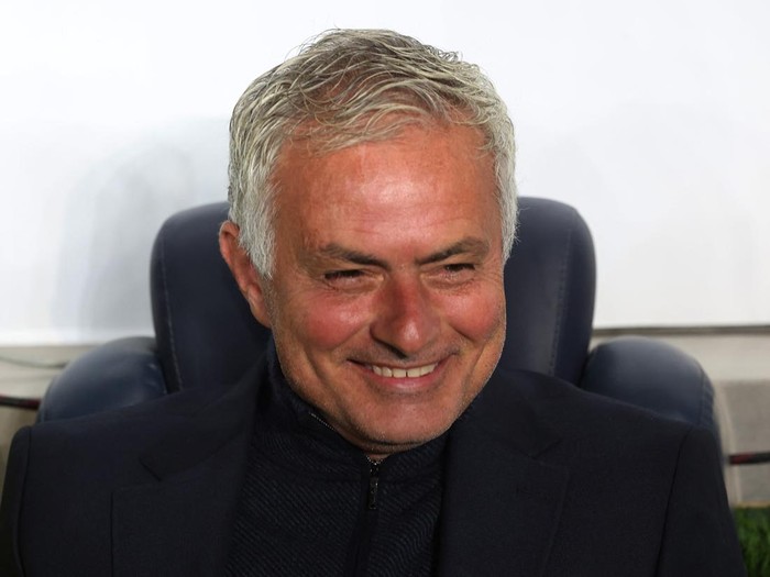 Soccer Football - Europa League - Fenerbahce v Manchester United - Sukru Saracoglu Stadium, Istanbul, Turkey - October 24, 2024 Fenerbahce coach Jose Mourinho before the match REUTERS/Murad Sezer