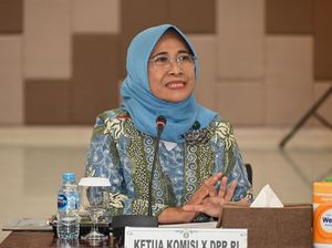 Komisi X DPR Khawatirkan Mental Siswa SD Dihukum Belajar di Lantai Komisi X DPR Khawatirkan Mental Siswa SD Dihukum Belajar di Lantai