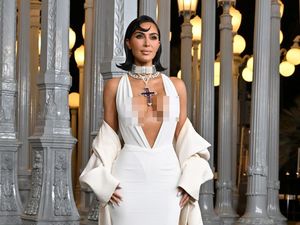 Kim Kardashian Pakai Kalung Salib Mendiang Putri Diana, Jadi Kontroversi