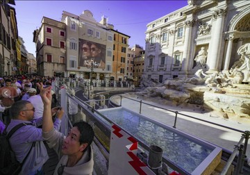 Meski Kurang Menawan, Kolam Plastik Trevi Fountain Masih Bisa Menghadirkan Keuntungan!