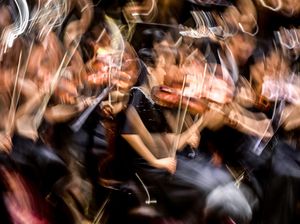 Menikmati Konser Light Ministry Orchestra