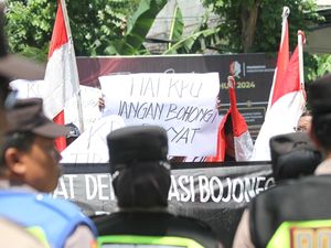 Kantor KPU Bojonegoro Didemo Buntut Kisruh Debat Pilbup Kantor KPU Bojonegoro Didemo Buntut Kisruh Debat Pilbup