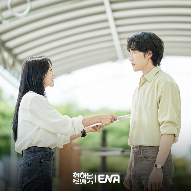 Lee Jong Won dan Kim Sejeong di drama Korea Brewing Love (2024)/Foto: ENA