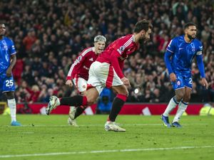Nistelrooy Puji Reaksi MU di Tengah Rollercoaster Emosi Nistelrooy Puji Reaksi MU di Tengah Rollercoaster Emosi