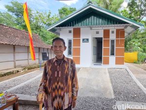 Senangnya Mbah Sarno Eks Militer Sukarela Kini Punya Rumah dan Terima Pensiun Senangnya Mbah Sarno Eks Militer Sukarela Kini Punya Rumah dan Terima Pensiun