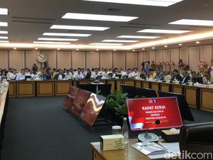 Menteri Hukum Supratman Rapat Kerja Perdana dengan Komisi XIII Menteri Hukum Supratman Rapat Kerja Perdana dengan Komisi XIII