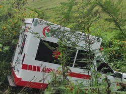 Mobil Ambulans Pemkab Tapsel Tabrakan Beruntun di Toba, 15 Orang Luka