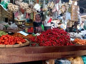 Harga Anjlok, Stok Cabai Besar di Pasar Tradisional Pasuruan Melimpah Harga Anjlok, Stok Cabai Besar di Pasar Tradisional Pasuruan Melimpah