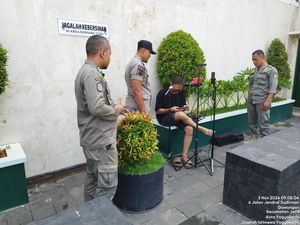 Perhatian, Tolong Dong Jangan Ngamen Online di Titik Nol KM Jogja Perhatian, Tolong Dong Jangan Ngamen Online di Titik Nol KM Jogja