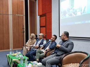 PUSAD Beberkan 54,8% Warga Jatim Terima Uang Tapi Tak Pilih Calon PUSAD Beberkan 54,8% Warga Jatim Terima Uang Tapi Tak Pilih Calon