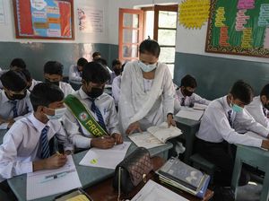 Polusi Udara Pakistan Mengerikan, Siswa-Guru Wajib Pakai Masker Polusi Udara Pakistan Mengerikan, Siswa-Guru Wajib Pakai Masker
