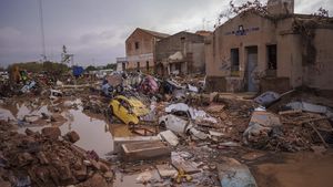 Porak Poranda Spanyol Diterjang Banjir Bandang