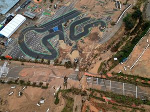 Potret Dampak Banjir yang Bikin MotoGP Valencia Dibatalkan Potret Dampak Banjir yang Bikin MotoGP Valencia Dibatalkan