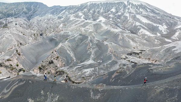 Ratusan Peserta Ikut Lomba Lari 170 Km Jelajahi Kawasan Bromo