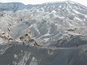 Ratusan Peserta Ikut Lomba Lari 170 Km Jelajahi Kawasan Bromo