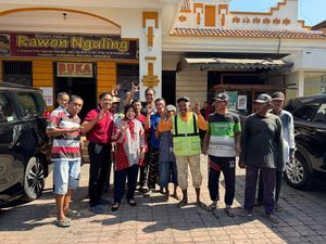 Ke Rawon Nguling, Risma Disambut Pensiunan Guru-Janji Tingkatkan Insentif Ke Rawon Nguling, Risma Disambut Pensiunan Guru-Janji Tingkatkan Insentif