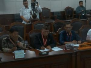 Indra-Raymond Perbaiki Gugatan Boleh Tak Beragama, Minta MK Khususkan KTP Aceh