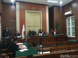 Suami Bunuh dan Timbun Jasad Istri dalam Rumah Divonis Penjara Seumur Hidup
