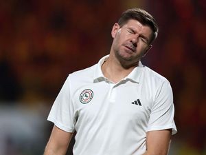 Steven Gerrard di Ambang Pintu Keluar Al Ettifaq