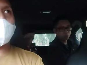 Kompol Bambang Dicopot Usai Viral Pukul Sopir Taksi Online Kompol Bambang Dicopot Usai Viral Pukul Sopir Taksi Online