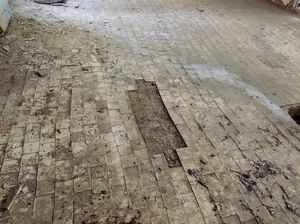 Nggak Bisa Dianggap Sepele, Ini 4 Biang Kerok Lantai Keramik Ambles