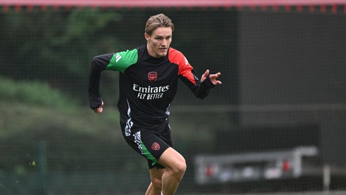 LONDON COLNEY, ENGLAND - NOVEMBER 05: Martin Odegaard of Arsenal during the UEFA Champions League 2024/25 League Phase MD4 training and press conference at Sobha Realty Training Centre on November 05, 2024 in London Colney, England. (Photo by Stuart MacFarlane/Arsenal FC via Getty Images)