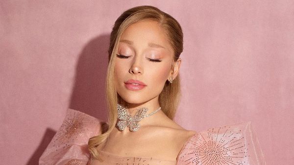 Foto Penampilan Ariana Grande Tanpa Alis, Sebut Alis Gelap Mirip Alien