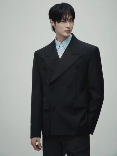 Byeon Woo Seok diumumkan sebagai brand ambassador Prada