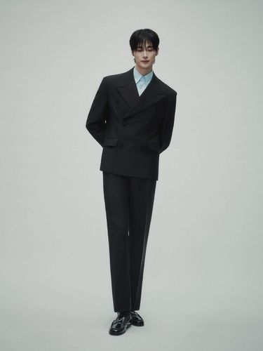 Byeon Woo Seok sebagai brand ambassador Prada