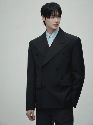 Byeon Woo Seok sebagai brand ambassador Prada