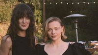 Foto: Kontoversi Chloe Grace Moretz dan Kekasih Wanita yang Diisukan Tunangan