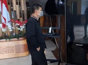 Edward Tannur Datangi Kejati Jatim Usai Istri Jadi Tersangka Suap Hakim Edward Tannur Datangi Kejati Jatim Usai Istri Jadi Tersangka Suap Hakim