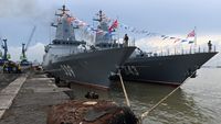 Kapal Perang Rusia Merapat ke di Pelabuhan Tanjung Perak, Mau Apa?