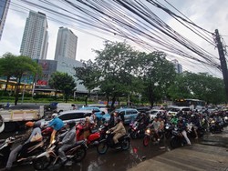 Jalan di Gandaria Jaksel Sempat Banjir, Lalu Lintas Macet Sore Ini