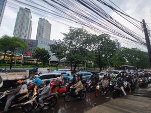 Jalan di Gandaria Jaksel Sempat Banjir, Lalu Lintas Macet Sore Ini Jalan di Gandaria Jaksel Sempat Banjir, Lalu Lintas Macet Sore Ini