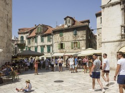 Split Cari Cara Tetap Disukai Turis, tapi tak Melulu Pesta dan Miras