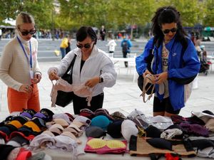 Kreasi Unik Bra Suarakan Kepedulian Kanker Payudara