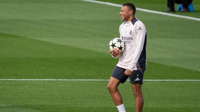 MADRID, SPAIN - NOVEMBER 4: Kylian Mbappe of Real Madrid CF seen training during the UEFA Champions League 2024/25 League Phase MD4 training and press conference at Ciudad Real Madrid on November 4, 2024 in Madrid, Spain. (Photo by Alberto Gardin/Eurasia Sport Images/Getty Images)