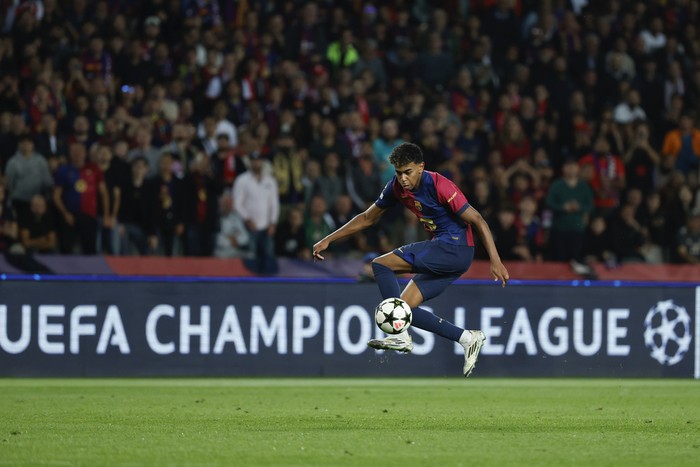 Barcelonas Lamine Yamal controls the ball during a Champions League opening phase soccer match between Barcelona and Bayern Munich at the Lluis Companys Olympic Stadium in Barcelona, Spain, Wednesday, Oct. 23, 2024. (AP Photo/Joan Monfort)