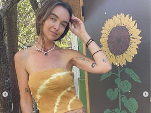 Foto: Nasib Model yang Melepas Kehidupan Glamor Tinggal di Bus Bekas Foto: Nasib Model yang Melepas Kehidupan Glamor Tinggal di Bus Bekas