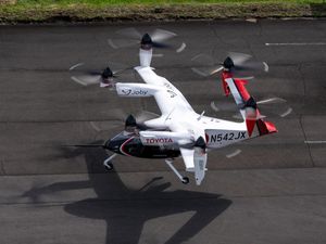 Perdana! Mobil Terbang Toyota Mengudara di Jepang