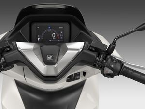 Konsumsi BBM Honda PCX 2025: Full Tank Bisa Dipakai Jakarta-Purwokerto!