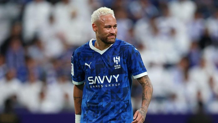 RIYADH, SAUDI ARABIA - NOVEMBER 04: Neymar of Al-Hilal reacts with an injury during the AFC Champions League Elite match between Al-Hilal and Esteghlal at Kingdom Arena on November 04, 2024 in Riyadh, Saudi Arabia. (Photo by Yasser Bakhsh/Getty Images)