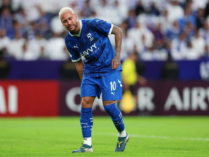 RIYADH, SAUDI ARABIA - NOVEMBER 04: Neymar of Al-Hilal reacts after an injury during the AFC Champions League Elite match between Al-Hilal and Esteghlal at Kingdom Arena on November 04, 2024 in Riyadh, Saudi Arabia. (Photo by Yasser Bakhsh/Getty Images)