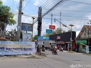 Muncul Spanduk Singgung Politik Keluarga di Pilkada Sleman, Satpol PP Copot Muncul Spanduk Singgung Politik Keluarga di Pilkada Sleman, Satpol PP Copot