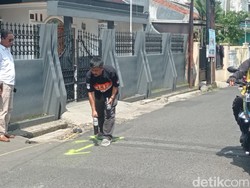 Pemotor Bawa Pisau Tergeletak di Jalanan Tasik, Polisi Turun Tangan