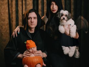 25 Ide Kostum Halloween Wanita, Pria, hingga Anak-anak yang Simpel-Kreatif 25 Ide Kostum Halloween Wanita, Pria, hingga Anak-anak yang Simpel-Kreatif
