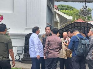 Prabowo Rapat Bareng Airlangga-Luhut, Bahas Penurunan Daya Beli Prabowo Rapat Bareng Airlangga-Luhut, Bahas Penurunan Daya Beli