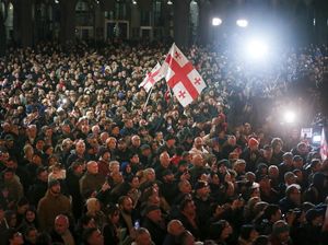 Ribuan Demonstran di Georgia Gelar Aksi Protes Kecurangan Pemilihan Parlemen Ribuan Demonstran di Georgia Gelar Aksi Protes Kecurangan Pemilihan Parlemen
